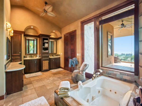 Luxury Estate Vacation Home - Golf Course Estate Near Beach